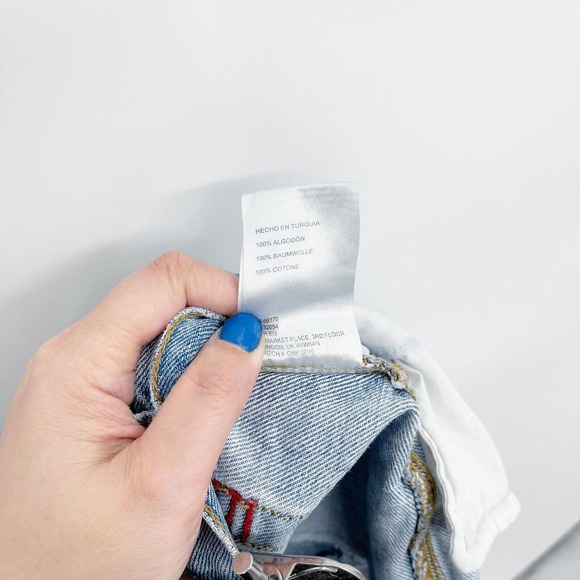 UO BDG Distressed Cheeky Cut Off Shorts Light Wash Sz 28 Raw Hem Denim Mid Rise - Picture 4 of 8